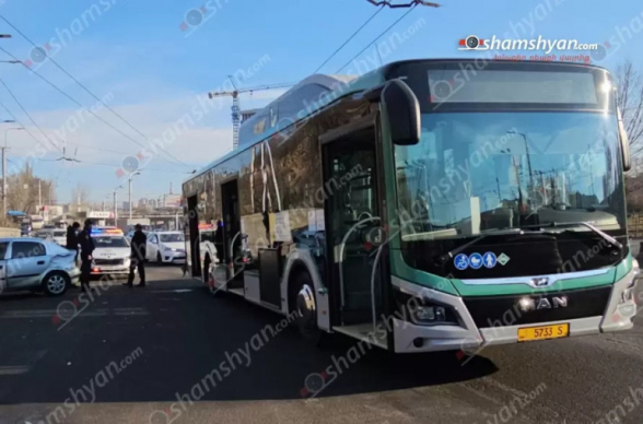 Երևանում բախվել են թիվ 35 երթուղին սպասարկող MAN ավտոբուսն ու Opel-ը․ կան տուժածներ