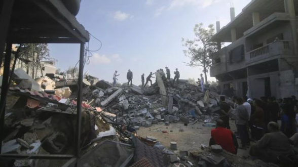 В результате удара ВВС Израиля по Рафаху погибли 100 человек
