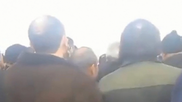 Жители Вардениса перекрыли дорогу (видео)