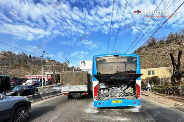 Երևանում թիվ 20 երթուղու ավտոբուսում հրդեհ է բռնկվել. 1 հոգի տեղափոխվել է հիվանդանոց