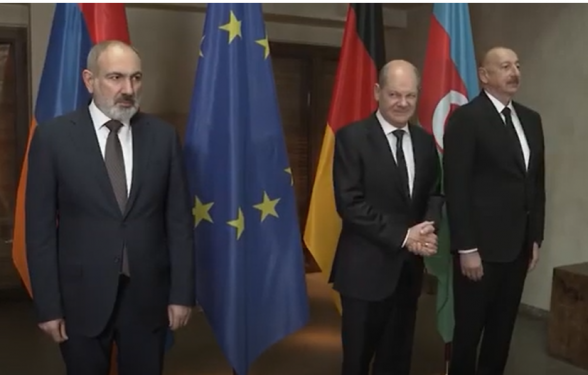 Եռակողմ հանդիպում Մյունխենում. Փաշինյանը հանդիպել է Օլաֆ Շոլցի և Ադրբեջանի նախագահ Իլհամ Ալիևի հետ (տեսանյութ)