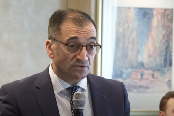 «Вам не давали мандата признавать Арцах в составе Азербайджана, проявите волю и уйдите в отставку»: представитель армянской общины – Пашиняну (видео)