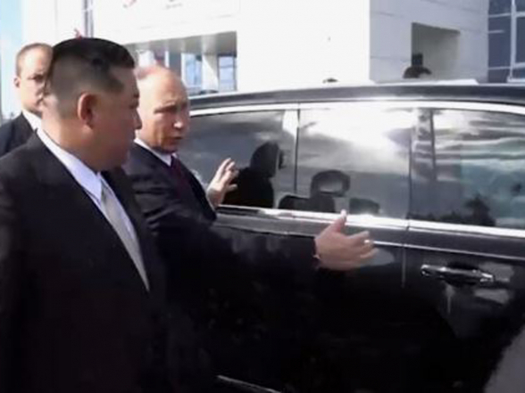 Песков объяснил, почему Путин подарил Ким Чен Ыну автомобиль