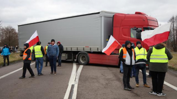 Польские фермеры полностью заблокировали границу с Украиной
