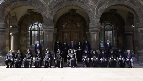 Խիստ տարակուսելի է նոր Սահմանադրություն ընդունելու նախաձեռնությունը. Գերագույն հոգևոր խորհուրդ