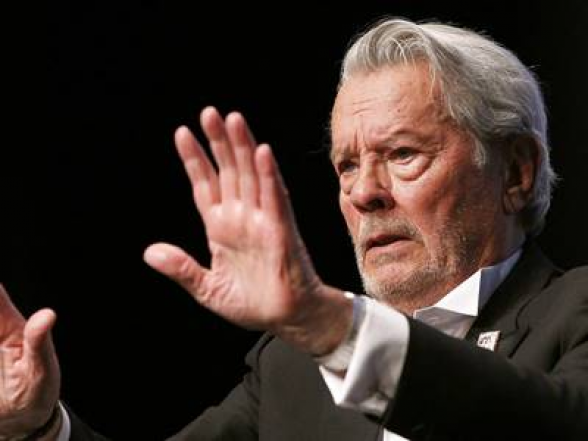 88-ամյա Ալեն Դելոնից 72 միավոր հրազեն է առգրավվել