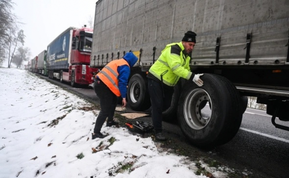 Зеленский назвал ситуацию на границе с Польшей вышедшей за пределы морали