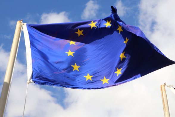 Еврокомиссар призвал перестроить экономику ЕС на военные рельсы