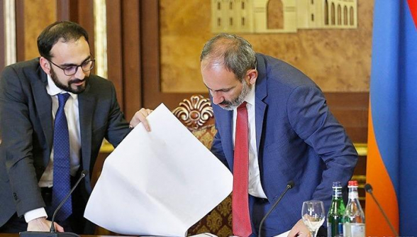 Ավինյանն ու ՔՊԿ-ն՝ ընդդեմ Հայ Առաքելական Սուրբ Եկեղեցու (լուսանկար)