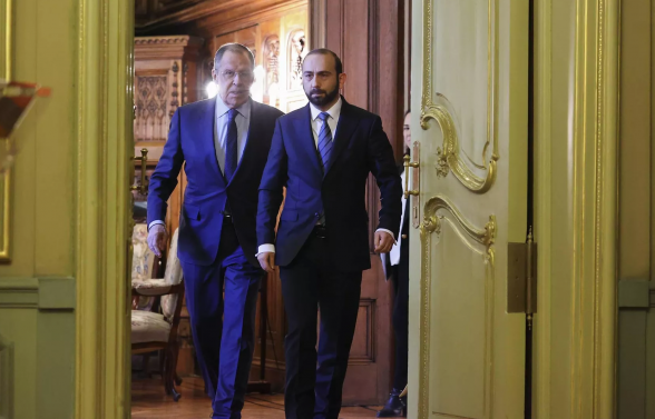 МИД РФ представило детали разговора Мирзояна с Лавровым