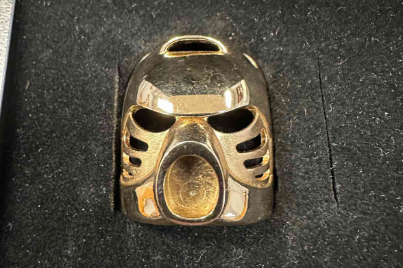 14 հազար ոսկուց Լեգոյի արձանիկը վաճառվում է ավելի քան 18000 դոլարով (տեսանյութ)