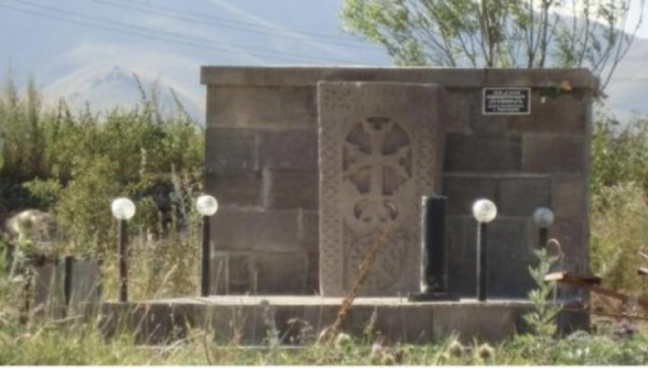 Азербайджанцы уничтожили уникальный хачкар 13-го века в оккупированном Арцахе