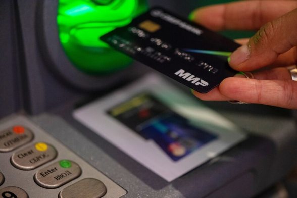 Карты «Мир» перестанут принимать банкоматы большинства банков Армении – РБК