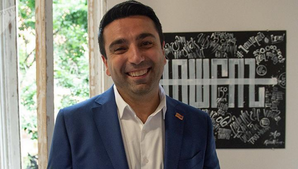 Ալեն Սիմոնյանն իր միլիոնատեր քավորին աշխատանքի է տեղավորել, որ հետը Փարիզ տանի․ «Ժողովուրդ»