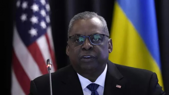 Ллойд Остин заявил о нависшей над Украиной угрозе
