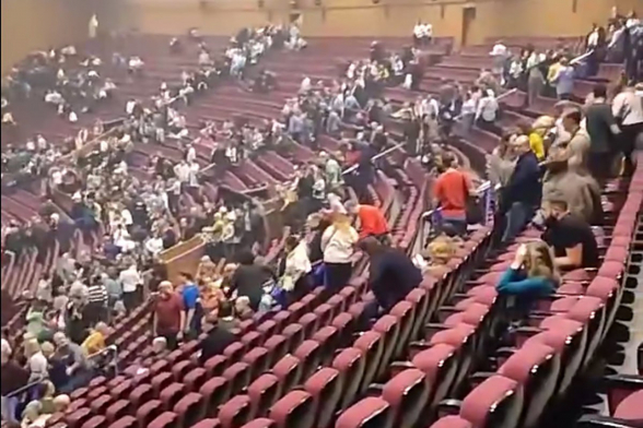 В концертном зале в Москве произошла стрельба: есть жертвы (видео)