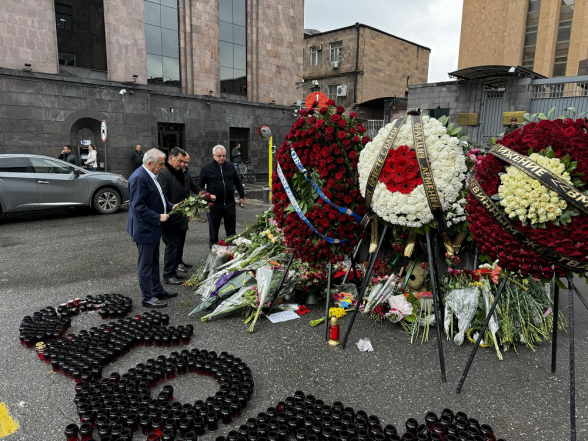 Возложение цветов, отдание почестей