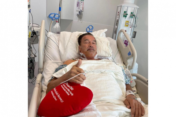 «Я немного стал машиной»: Шварценеггеру установили кардиостимулятор