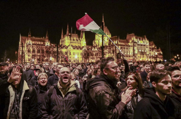 В Венгрии прошла массовая демонстрация с требованием отставки премьера