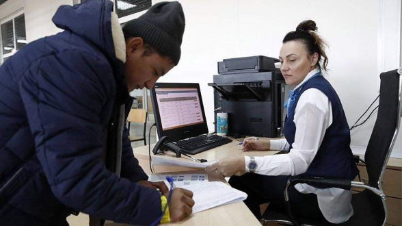 Въезжающих в Россию иностранцев обяжут подписывать соглашение о лояльности