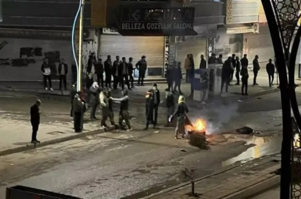Թուրքիայում ՏԻՄ ընտրություններից հետո զանգվածային անկարգություններ են սկսվել խոշոր քաղաքներում, այդ թվում՝ Վանում (տեսանյութ)