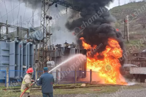 Пожар произошел на электрической подстанции в городе Капан