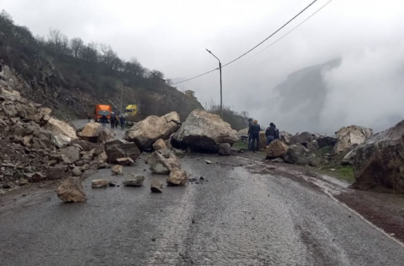 Քարաթափումներ՝ Տաթև-Գորիս և Տաթև-Լծեն ավտոճանապարհներին