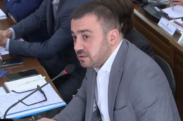 Մեր սիրուն աչքերի համար չեք հարցերը զեկուցվող դարձրել, հեքիաթ մի պատմեք․ Սուքիասյանը՝ Ավինյանին (տեսանյութ)