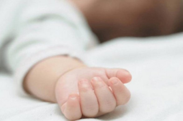 Պատուհանից վայր ընկած 1-ամյա երեխայի վիճակը կայուն ծանր է