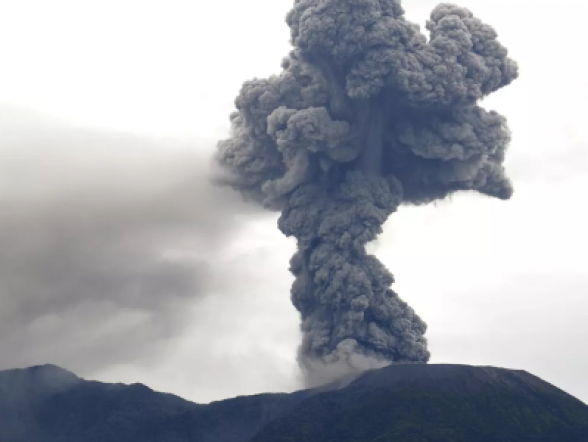 Ինդոնեզիայում հրաբխի հզոր ժայթքման պատճառով ավելի քան 2100 մարդ է տարհանվել