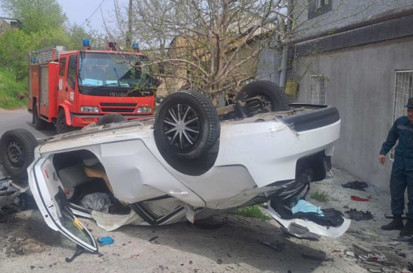 Առինջ գյուղում «Kia»-ն դուրս է եկել երթևեկելի հատվածից և գլխիվայր շրջվել․ վարորդը տեղափոխվել է հիվանդանոց