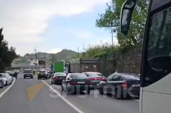 Դեպի «Բագրատաշեն» անցակետ տանող բոլոր ճանապարհներն արգելափակված են (տեսանյութ)