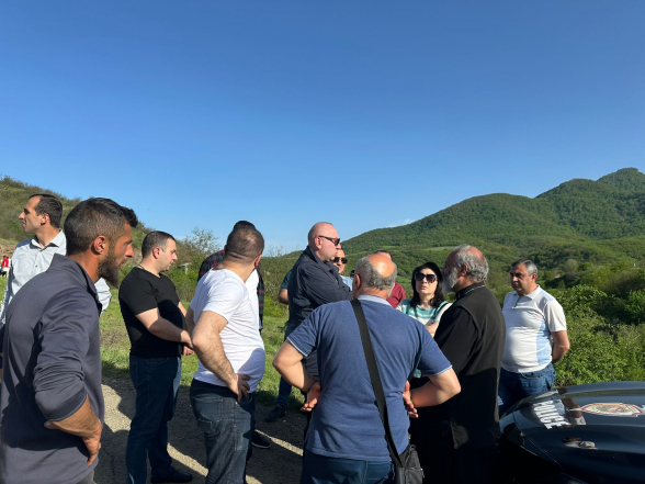 Представители движения «Мать Армения» во главе с Андраником Теваняном находятся на перекрытом участке дороги Киранц-Воскепар (прямой эфир)