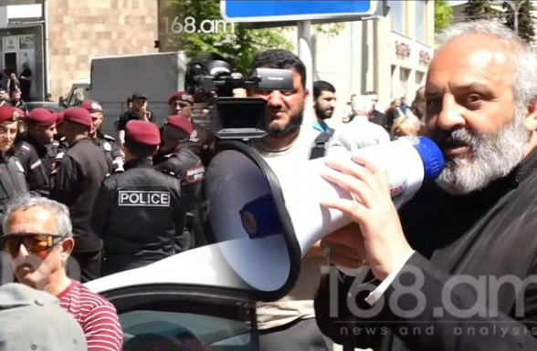 Լա՞վ եք ձեզ զգում, տղաներ, հա՞, լա՞վ եք. Բագրատ սրբազանը՝ կարմիր բերետավորներին (տեսանյութ)