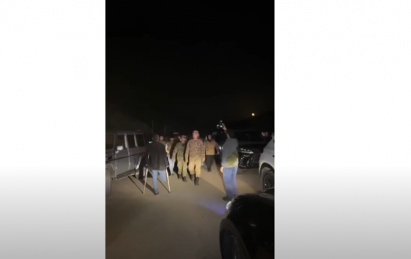 20 военнослужащих-контрактников навестили перекрывших дорогу тавушцев (видео)