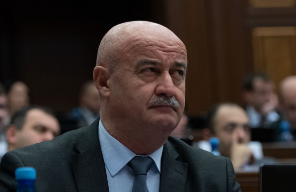 Հովիկ Աղազարյանի կինը «աշխատում է» քաղաքի տարբեր ծայրամասերում. որտեղ է նա աշխատում․ «Ժողովուրդ»