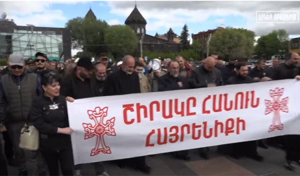 Под председательством Ширакской епархии прошло шествие из Гюмри в Ереван (видео)