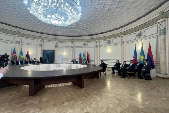 Главы МИД Армении и Азербайджана начали переговоры в Алматы