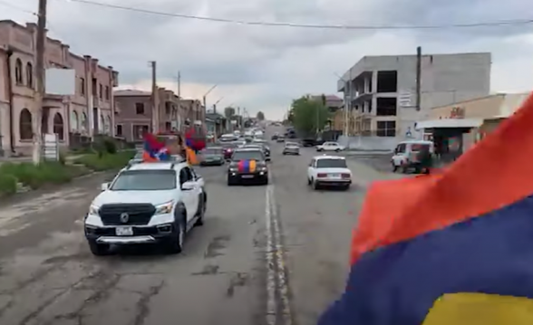 В поддержку движения «Во имя Родины» из Гюмри стартовал автопробег в Ереван (видео)