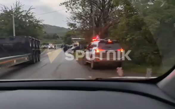 Въезд в село Киранц все еще закрыт: жители ночью оставались на трассе