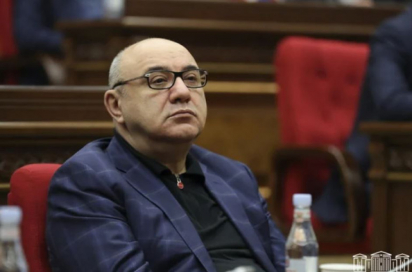 552 մլն դրամ՝ նկարների հավաքածուի, 110 մլն դրամ՝ խոհանոցի կահույքի, 32 մլն դրամ ոսկյա ձուլակտորի համար․ Գուրգեն Արսենյանի հայտարարագիրը