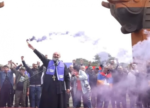 В Сардарапате прошел митинг с участием Баграта Србазана (видео)