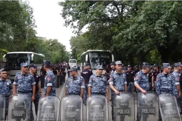 Բաղրամյան պողոտան 2-րդ օրն է՝ փակ է. քաղաքացիները երթ են իրականացրել (տեսանյութ)