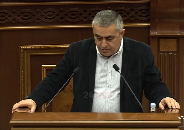 Ամեն ինչից շատ սիրում եք դուք ձեր աթոռը. Ռուստամյանը՝ ՔՊ-ին (տեսանյութ)