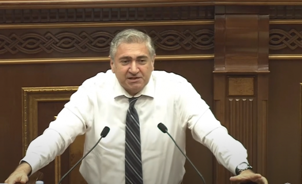 «Իյա՛, հանգիստ նստե՛ք տեղներդ, չմեկնաբանես ինձ», «Անջատե՛ք բարձրախոսը». ԱԺ-ում լարված իրավիճակ է (տեսանյութ)