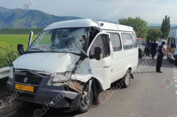 Կոտայքի մարզում բախվել են Սևան-Երևան երթուղին սպասարկող մարդատար «Գազել»-ն ու բեռնատար «Գազել»-ն