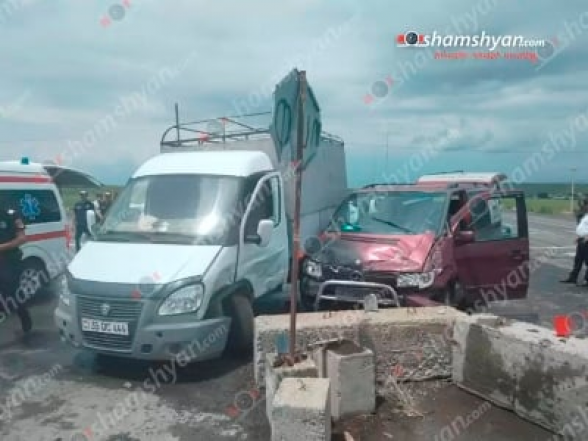 Շիրակի մարզի «Հոռոմի խաչմերուկում» բախվել են «Mercedes Vito»-ն ու բեռնատար «Գազել»-ը․ կա 7 վիրավոր