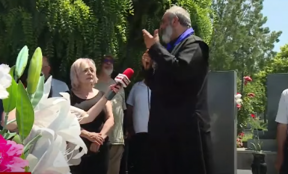 Բագրատ Սրբազանը քաղաքացիների հետ այցելել է Եռաբլուր (տեսանյութ)