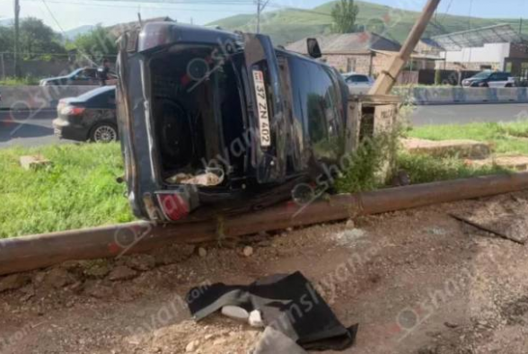 Կոտայքում 24-ամյա վարորդը իր ծննդյան օրը «ՎԱԶ 2170»-ով բախվել է էլեկտրասյանն ու կողաշրջվել