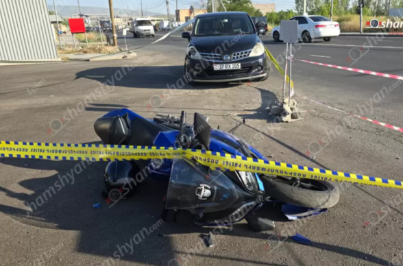 Աբովյանում բախվել են «Nissan Tiida»-ն ու «Kawasaki» մոտոցիկլը. վերջինը կողաշրջվել է. 1 հոգի տեղափոխվել է հիվանդանոց